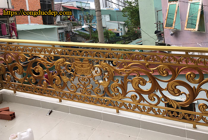 Ban công nhôm đúc mẫu phượng hoàng